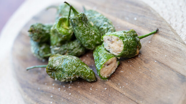 Friterte Padroner fylt med Krabbe, Lime og Chili