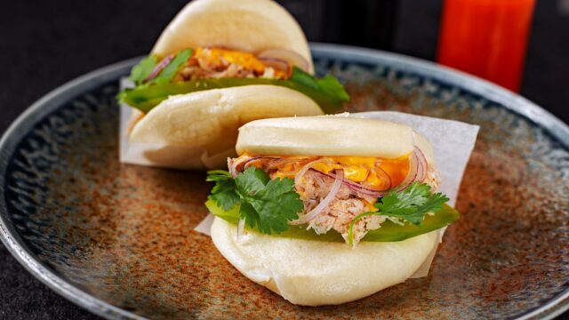 Steambun med krabbe og karrimajones