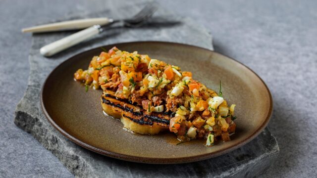Grillet blomkålkrabbe med smørvinaigrette
