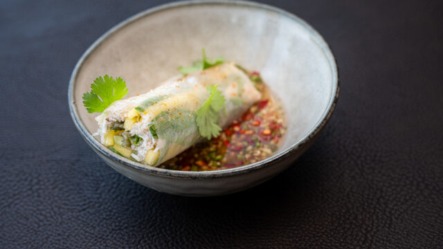 Myke vårruller med Krabbe, Mango & Sursøt Chili-saus