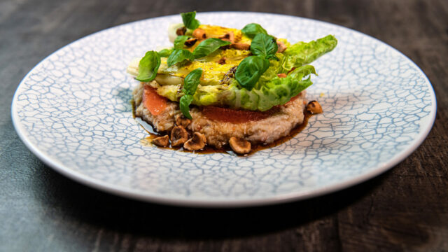 Krabbe med grapefruktsalat og ristede hasselnøtter