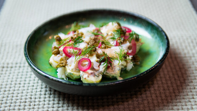 Potet- og krabbesalat