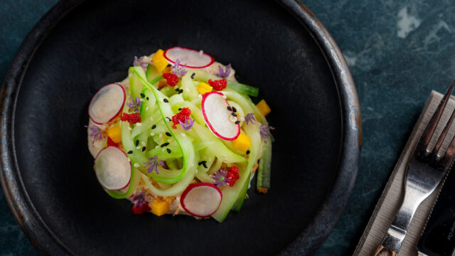 Krabbesalat med stekt sesam- og tamarinddressing